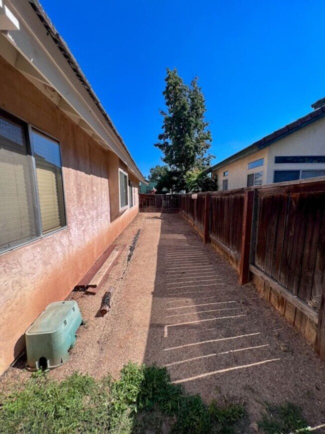Building Photo - 3 Bedroom SINGLE STORY home located in Murrieta for LEASE!