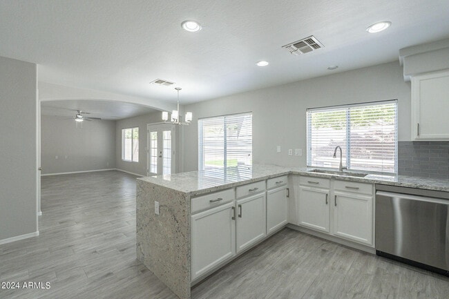 Building Photo - 6326 W El Cortez Pl