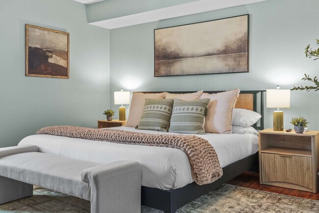 Building Photo - 924 Capital St