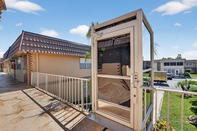 Building Photo - 620 Brittany N