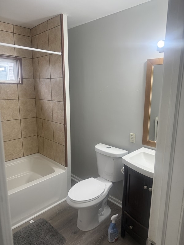 Building Photo - 14 Woodside Ave