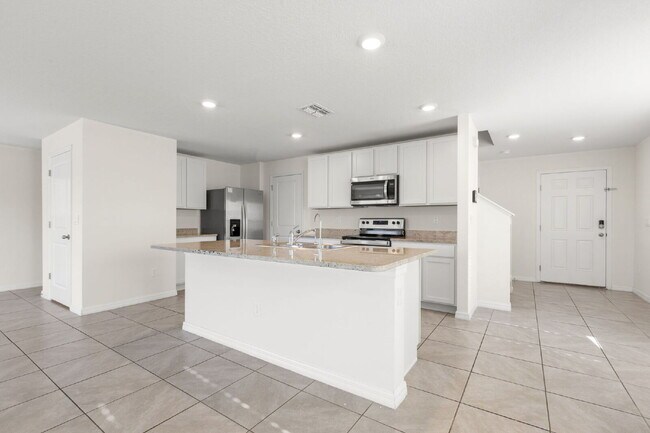 Building Photo - "Spacious 4-Bedroom Retreat with 3 Full Baths - 2260 Sq Ft of Comfort in Parrish, FL!"