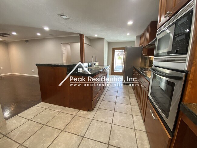 Building Photo - Wonderful  Fair Oaks 3bd/2.5ba Home with R...