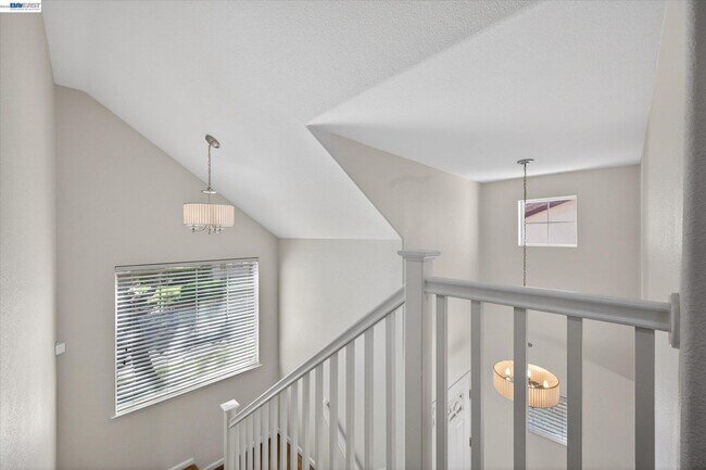 Building Photo - 244 Balsam St