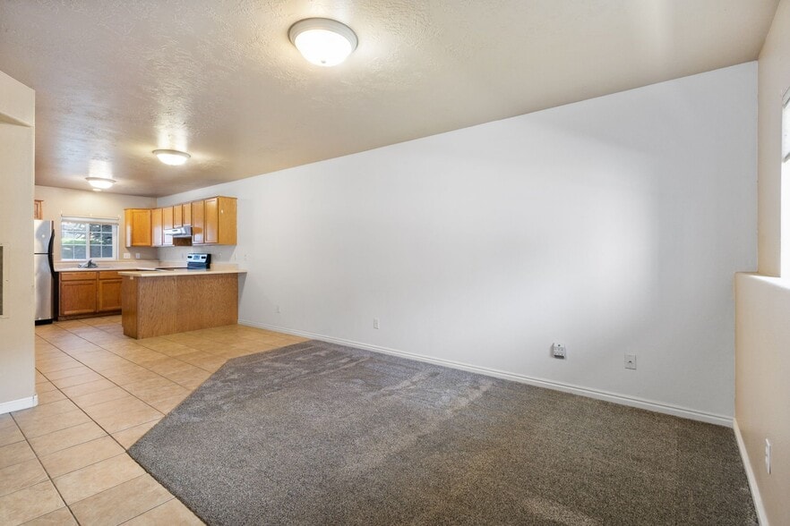 Building Photo - 1208 W 160 N