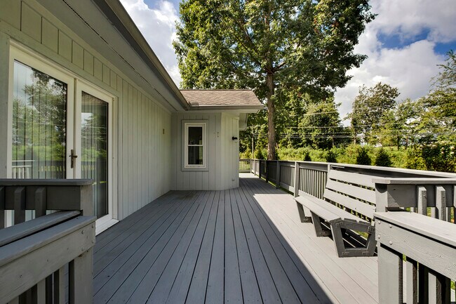 Building Photo - 201 Seminole Cir