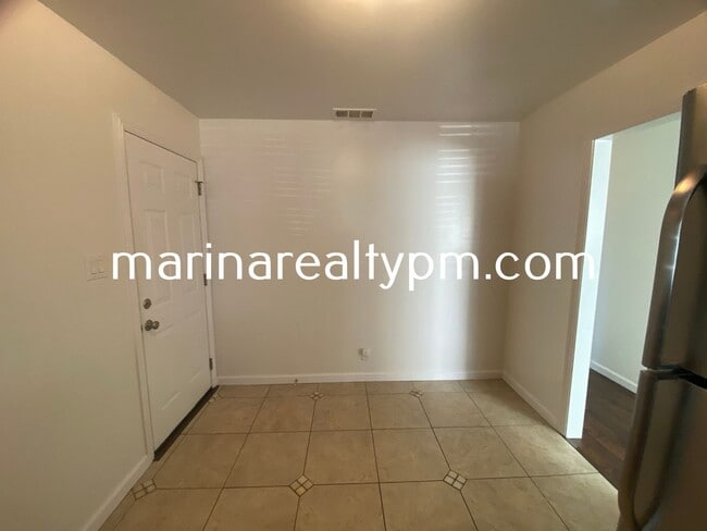 Building Photo - Charming 3 bedroom, 2 bathroom home locate...