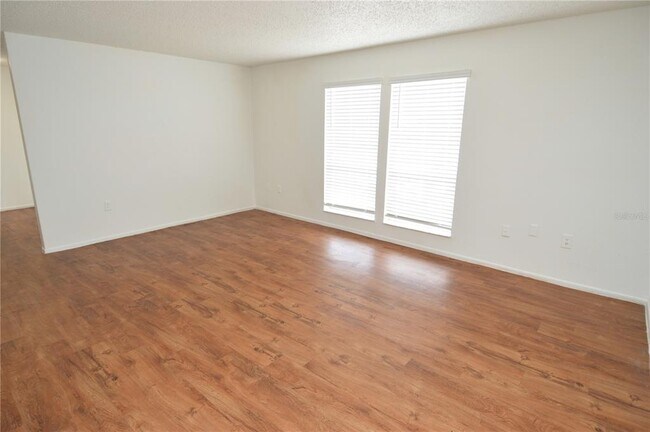 Building Photo - 8425 Cerro Cir