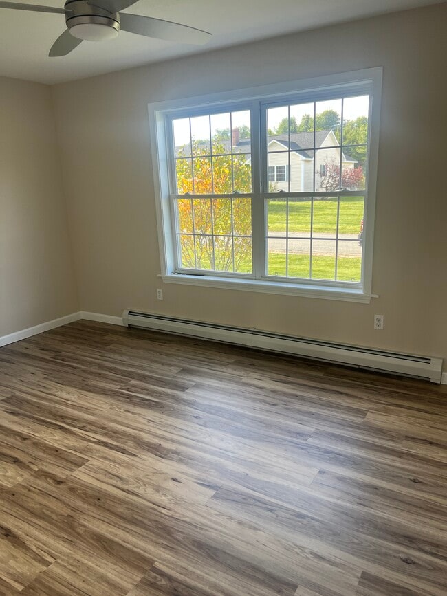 Building Photo - 10 Private Dr