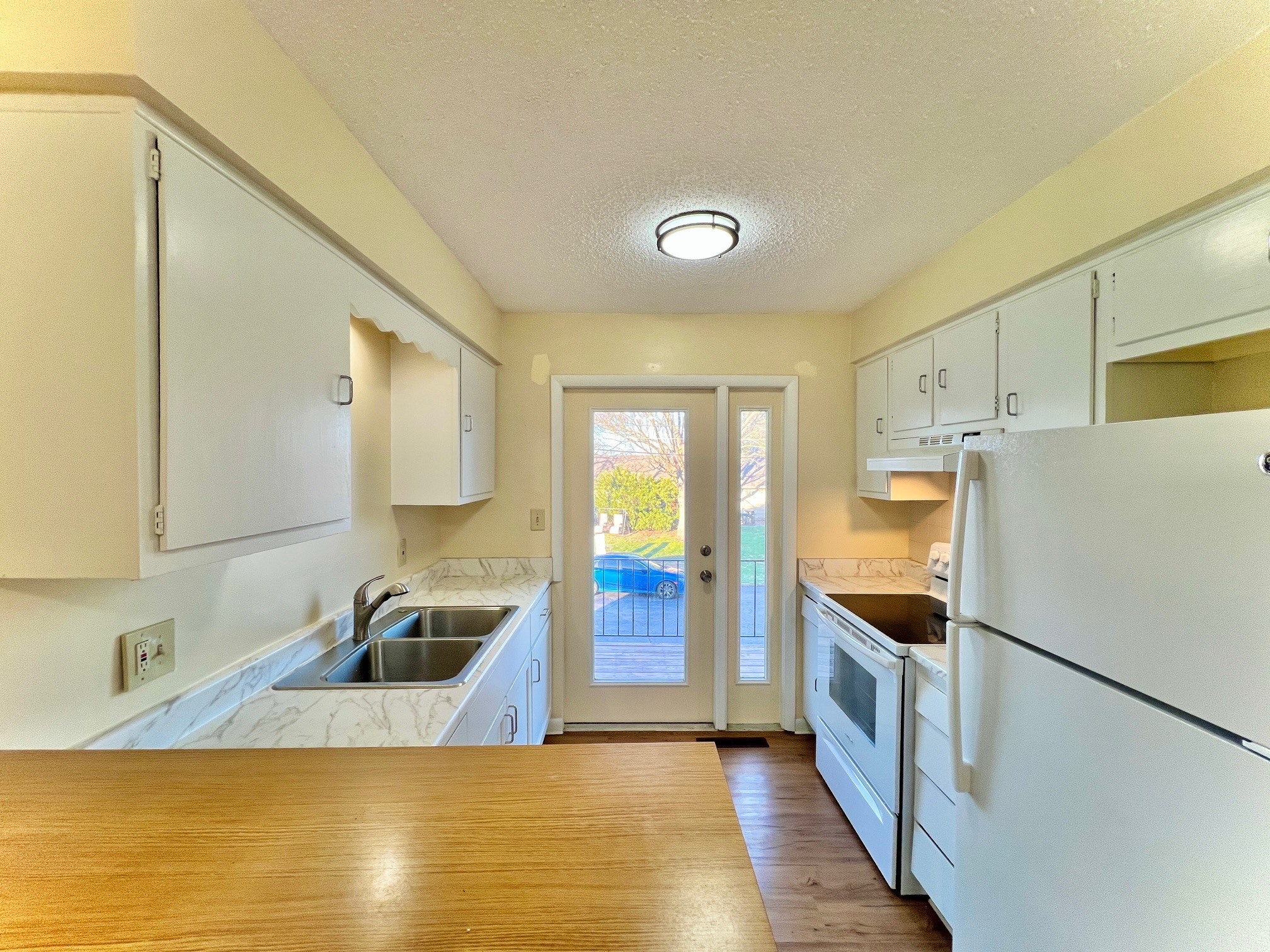 Kitchen - 9315 Bluejacket St