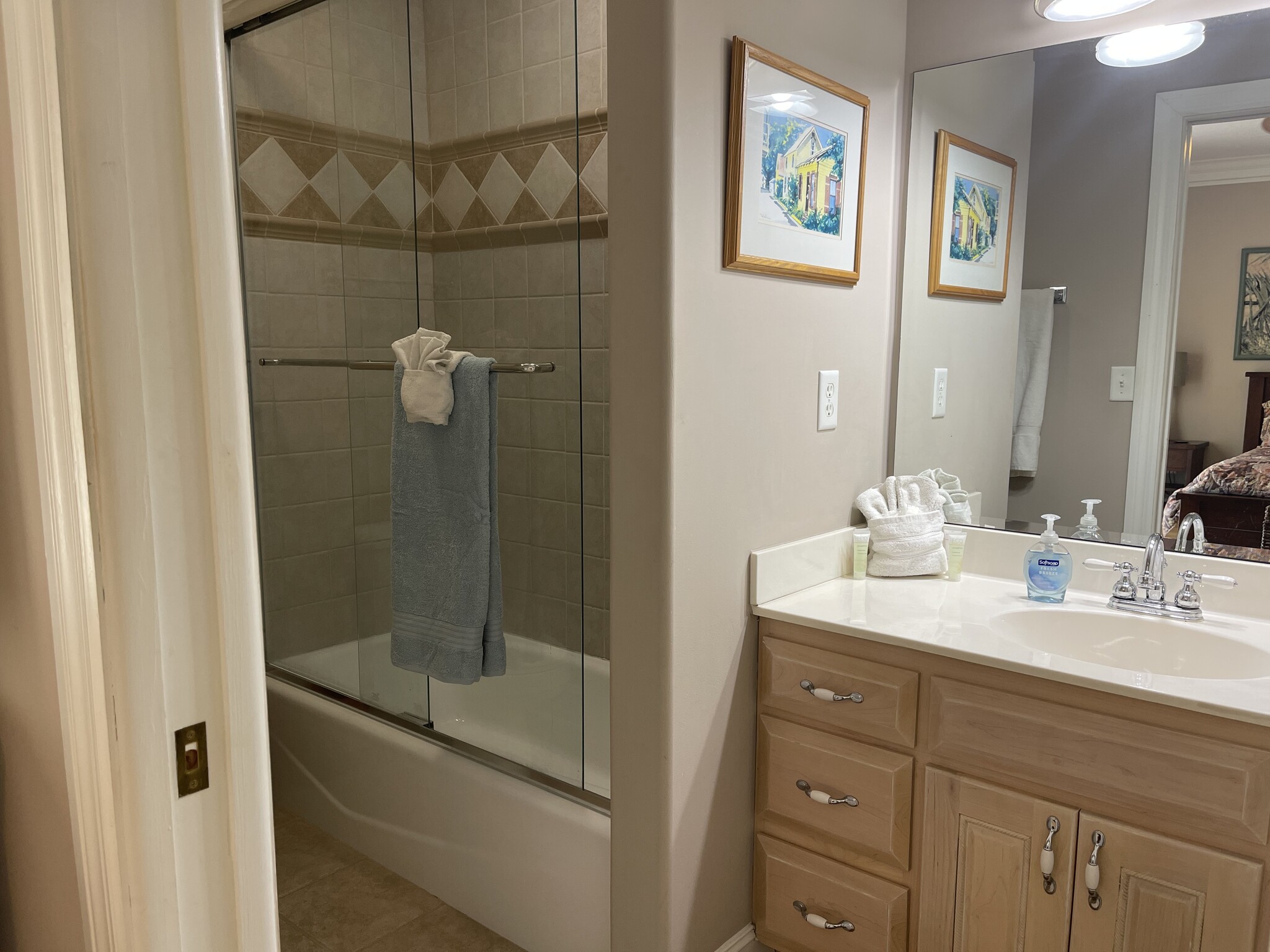 2nd BR ensuite bathroom - 365 Royal Caribbean Ct