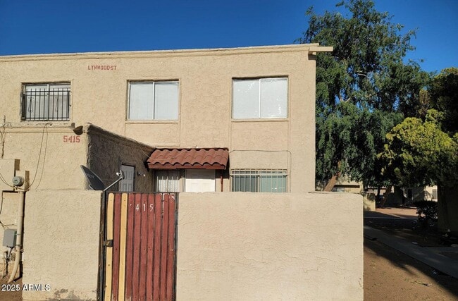 Primary Photo - 5415 W Lynwood St