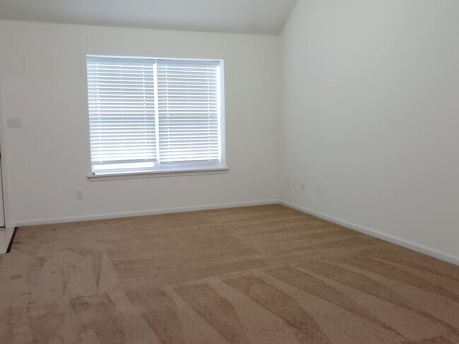 Building Photo - 5005-5007 Carrie Ridge Dr.