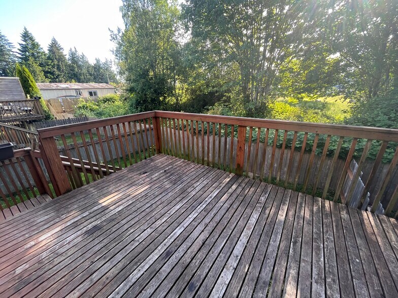 Building Photo - 3809 Maple Ave