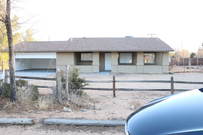 Building Photo - Spacious 3-Bedroom Home with Central A/C, ...