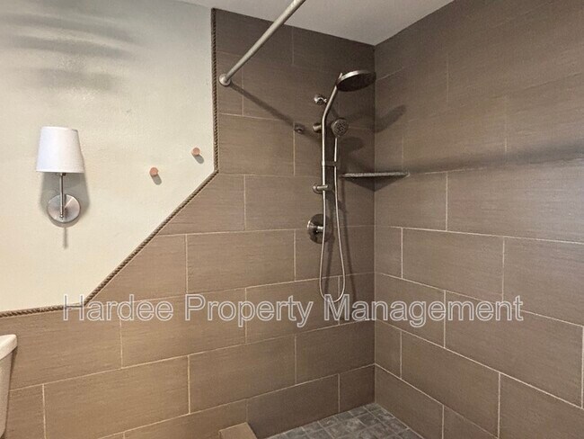 Building Photo - 3511 N Barberry Dr