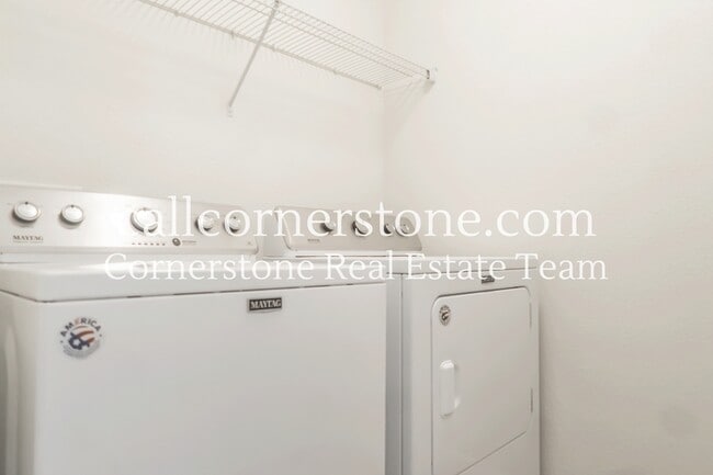 Building Photo - 1092 Petra Hts