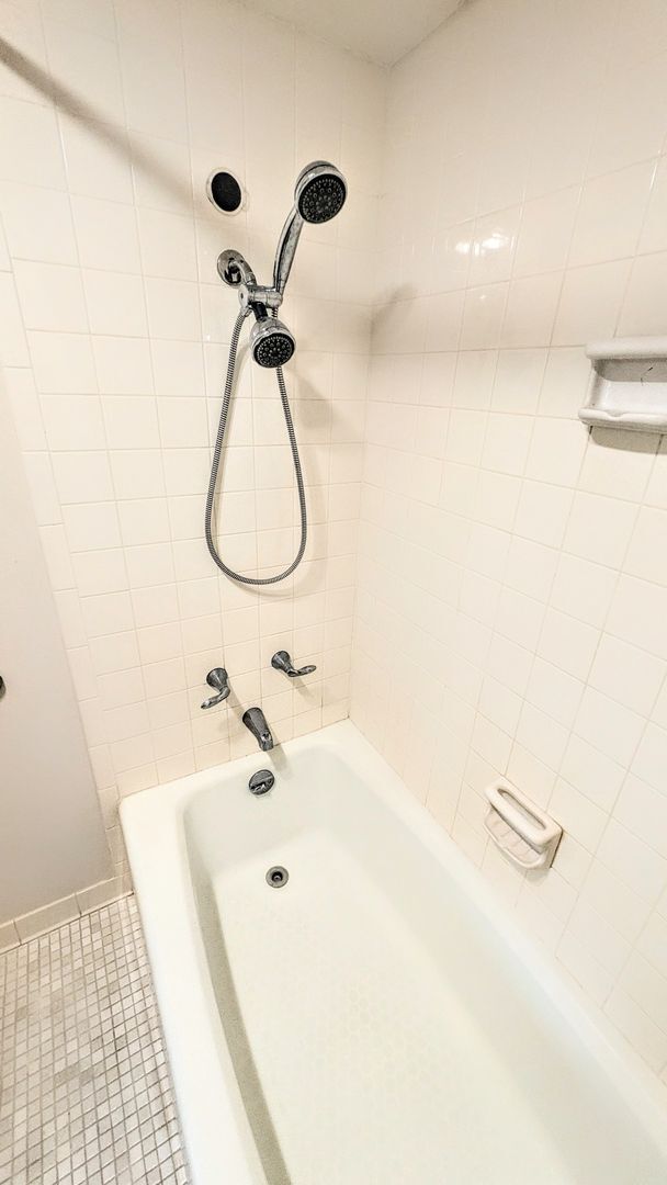 Building Photo - Annual UNfurnished Siesta Key Gulf front 2/2 condo with water views!