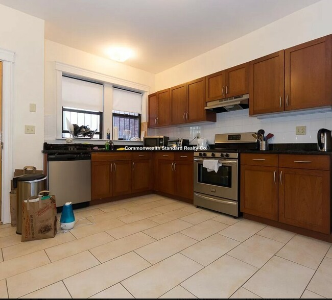 Building Photo - 76 Quint Ave