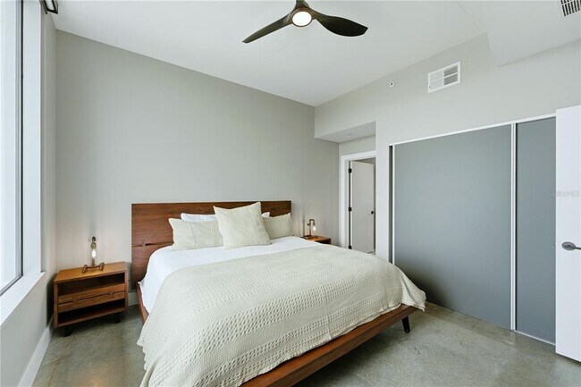 Building Photo - 525 E Jackson St