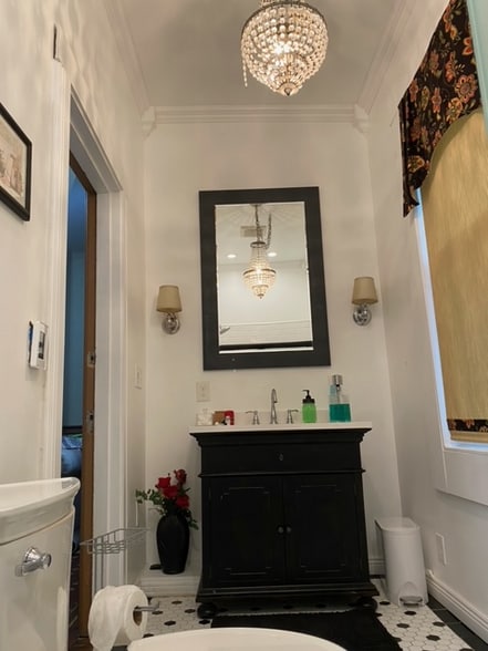 Building Photo - 701 N Lincoln St