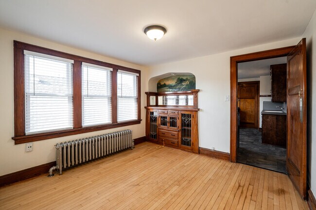 Building Photo - 2213 S 72nd St