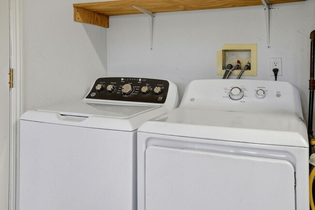 Building Photo - 659 Upton St