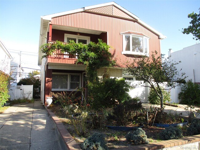 Primary Photo - 429 E Park Ave