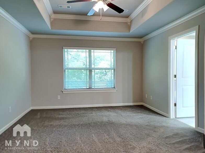 Building Photo - 2150 Hunter Dr