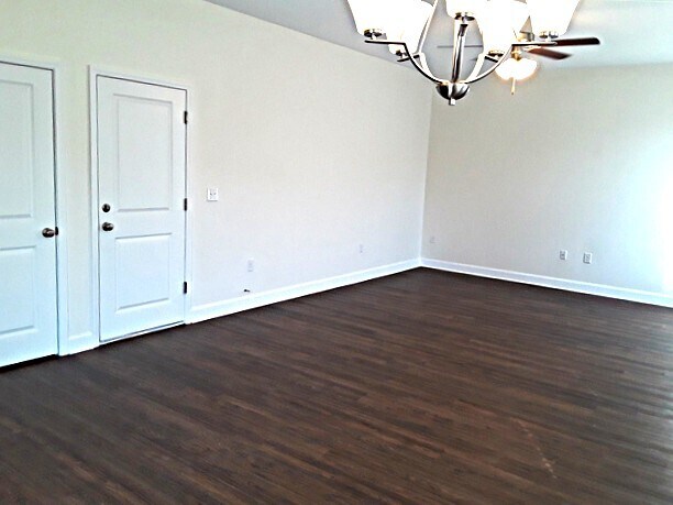 Building Photo - 521 Pine Terrace Dr