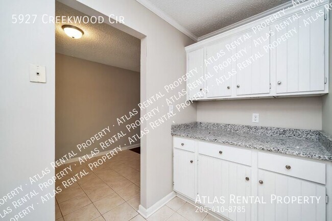 Building Photo - 5927 Creekwood Cir Irondale, AL 35210