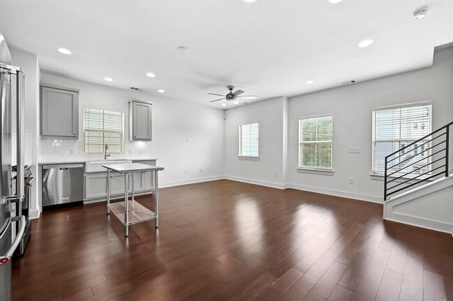 Building Photo - 1000 Muse Ln