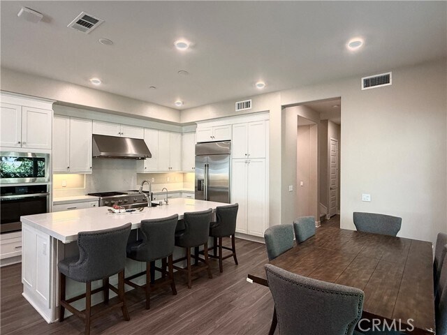 Building Photo - 110 Source