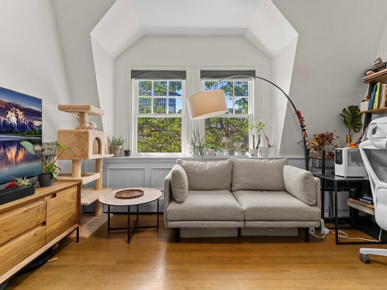 Building Photo - 365 Marlborough St