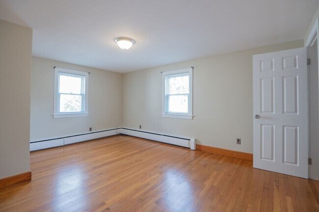 Building Photo - 37 Longview Way