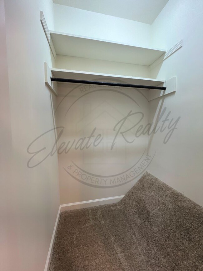 Building Photo - SPECIAL: FIRST MONTHS RENT FREE! Two Bedro...