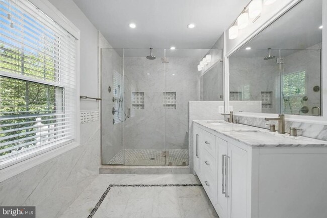 Building Photo - 9913 Rosewood Hill Cir