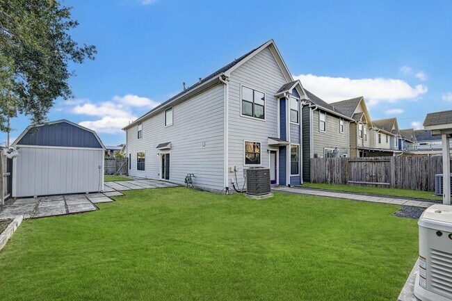 Building Photo - Charming 3-Bedroom Home with Modern Amenit...