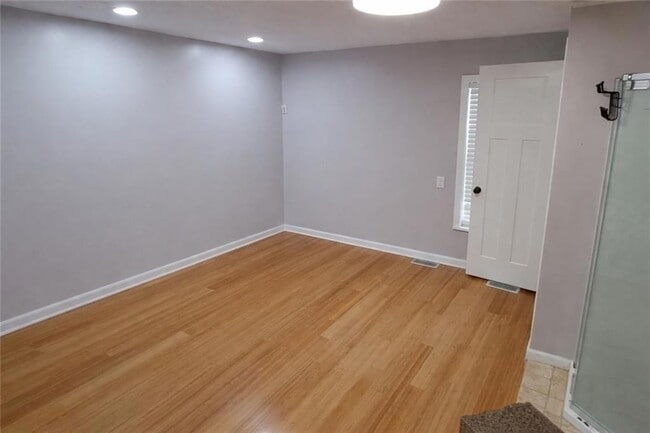 Building Photo - 1115 5th Ave