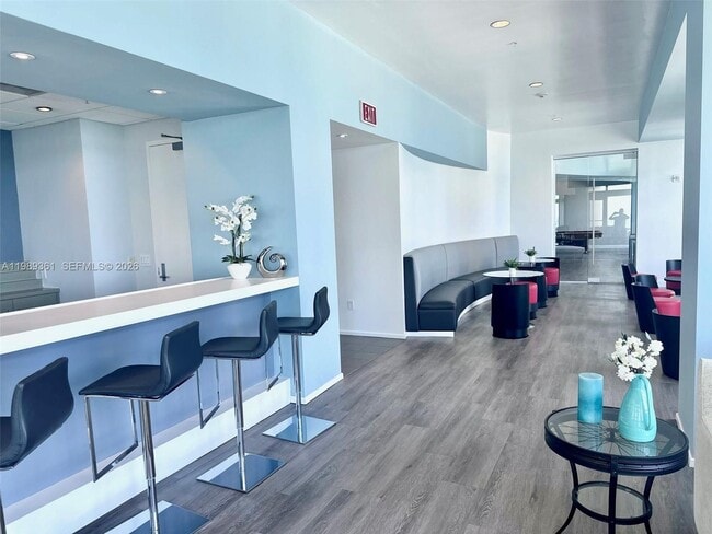 Building Photo - 300 S Biscayne Blvd