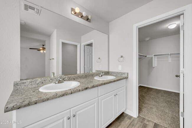 Building Photo - 935 E Agua Fria Ln