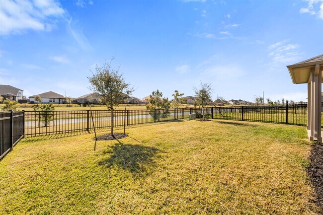 Building Photo - 27107 Blue Pool Dr