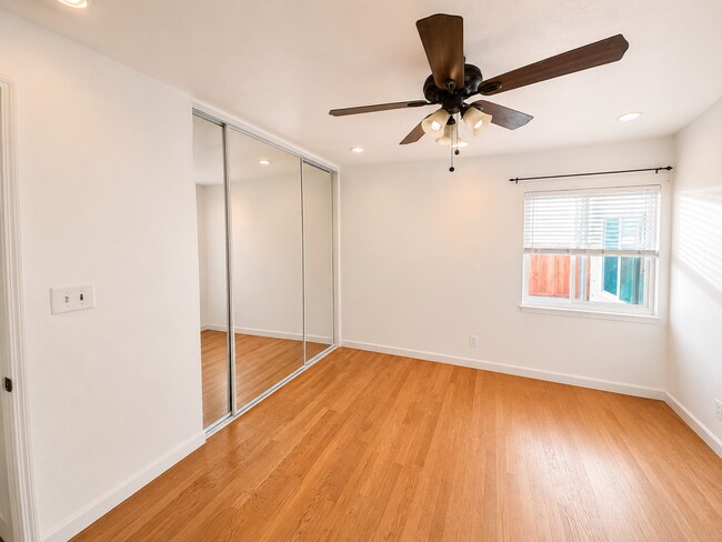 Building Photo - Large 5 Bed 3 Bath Home on East Falls - Popular Street Close to Campus!!!