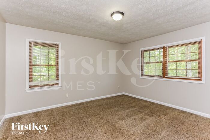 Building Photo - 2508 Highland Dr SE