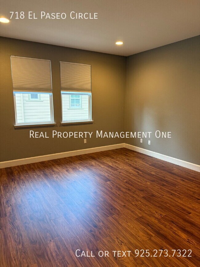 Building Photo - 718 El Paseo Cir