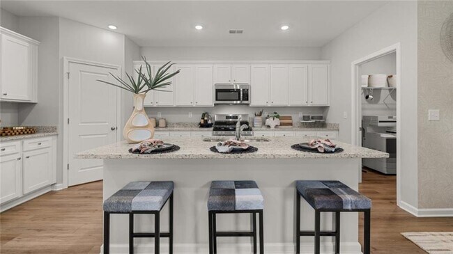 Building Photo - 131 Red Maple Wy