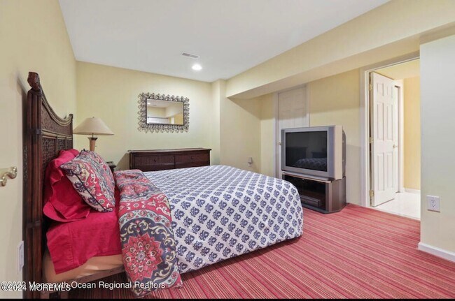 Building Photo - 29 Northwoods Rd