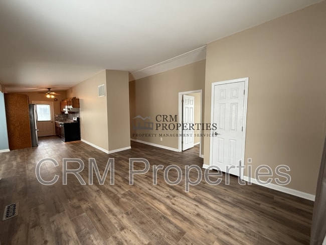 Building Photo - 1004 E Cornell Rd