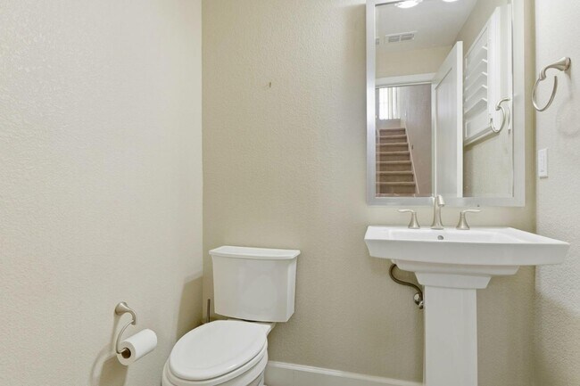 Building Photo - 819 Maddox Loop
