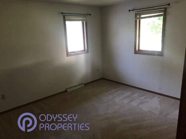 Building Photo - 2905 N Oneida St